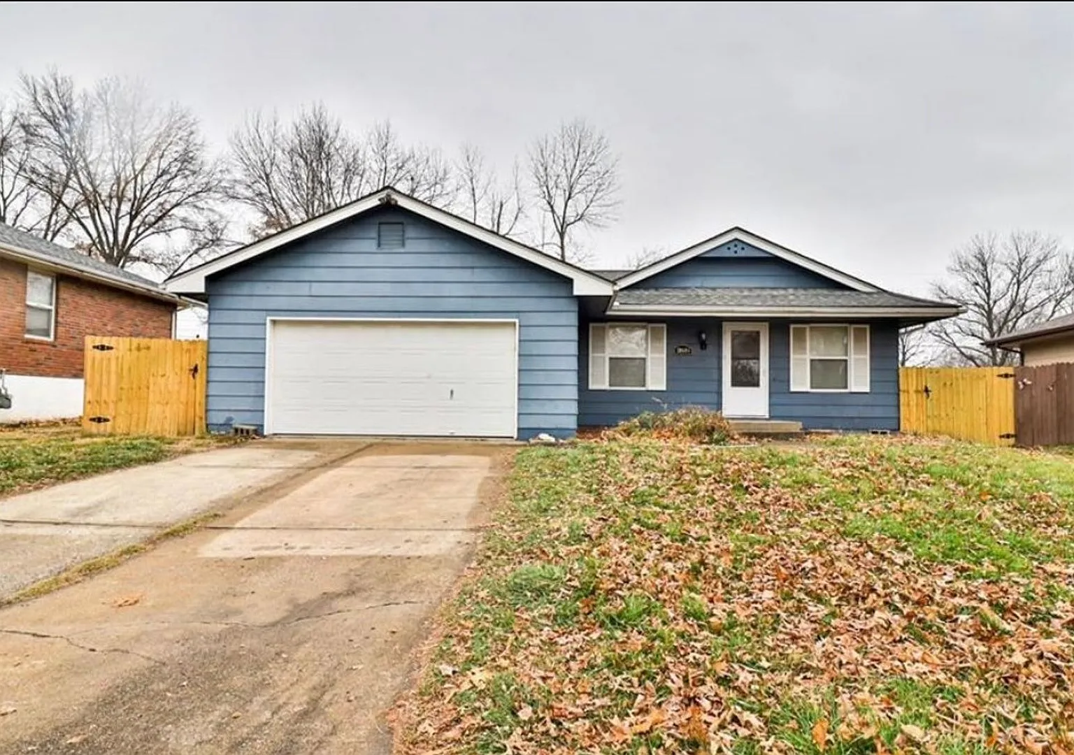 Spacious 3-Bedroom Home with 2-Car Garage & Screened Porch — Photo 1