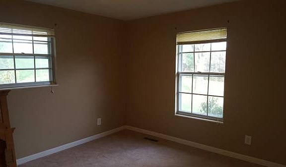 2nd image of 3104 Meadowview Dr