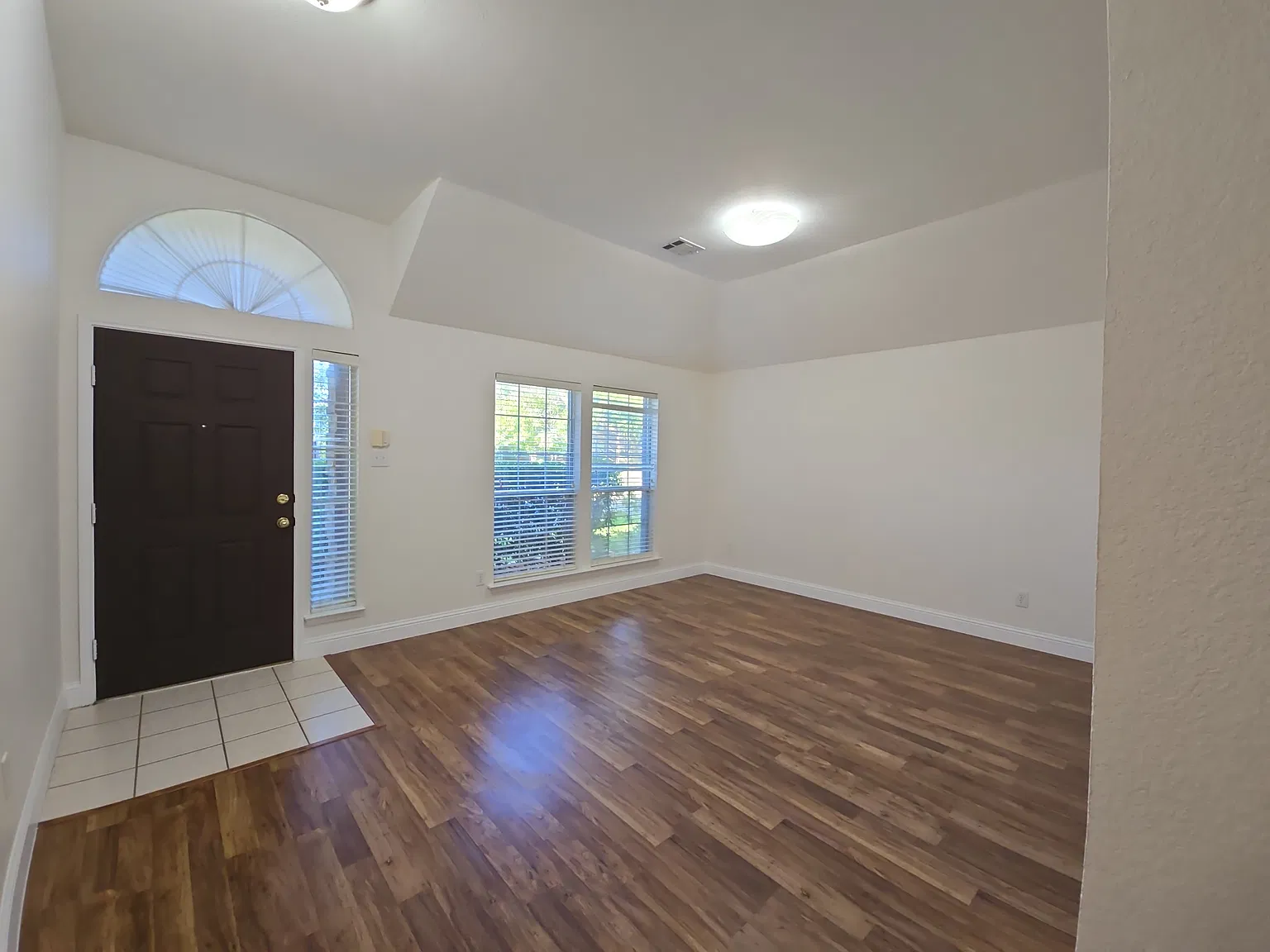 3 bed, 2073 sqft, $2,675 — Photo 3