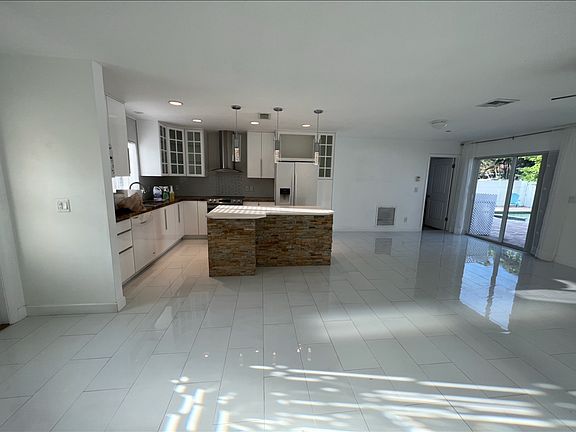 5th image of 1050 Cameo Cir