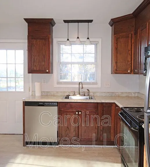 16 Ashwood Ave — Photo 8