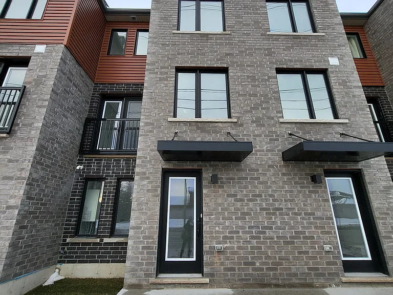23 Fairlane Ave — Photo 1