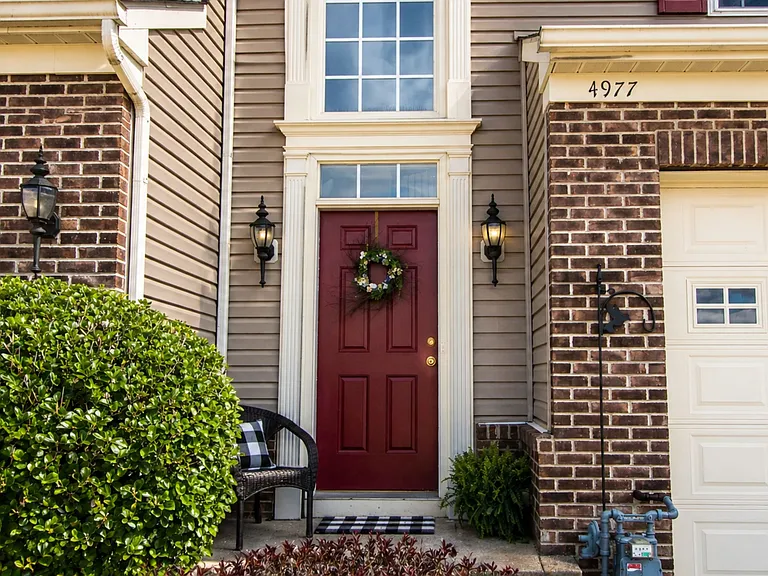 4977 Lake View Dr — Photo 2