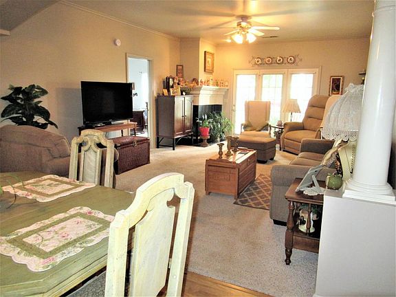 4th image of 100 Woodland Dr N APT 1D