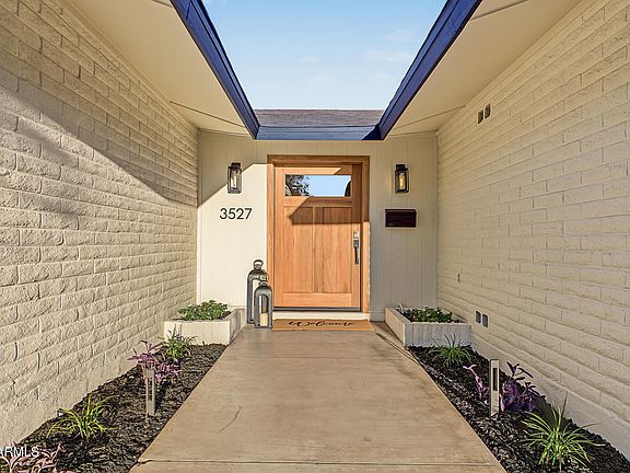 3rd image of 3527 S OAK Street