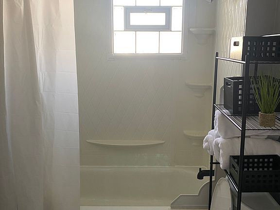 4th image of 30 W Lakeview Ave #30