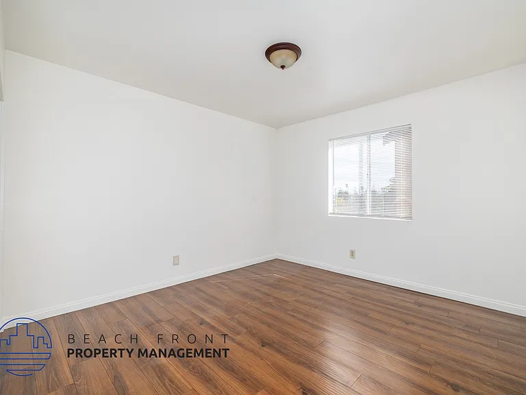 2422 E. 11th St. — Photo 24