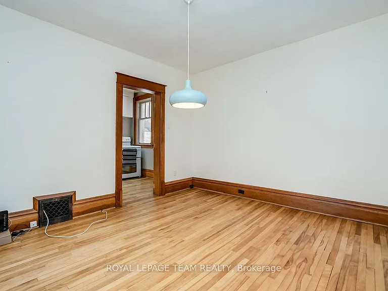 995 Gladstone Ave — Photo 9