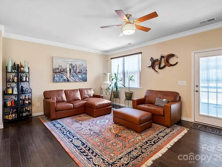5009 Mockernut Ln — Photo 18