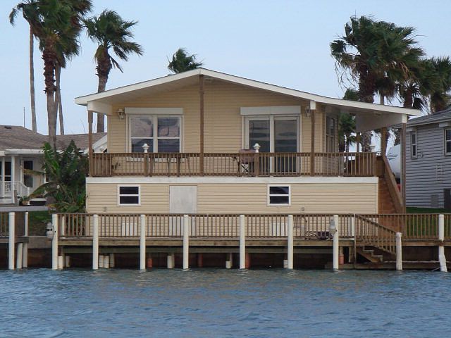 1st image of 845 W Oyster Dr