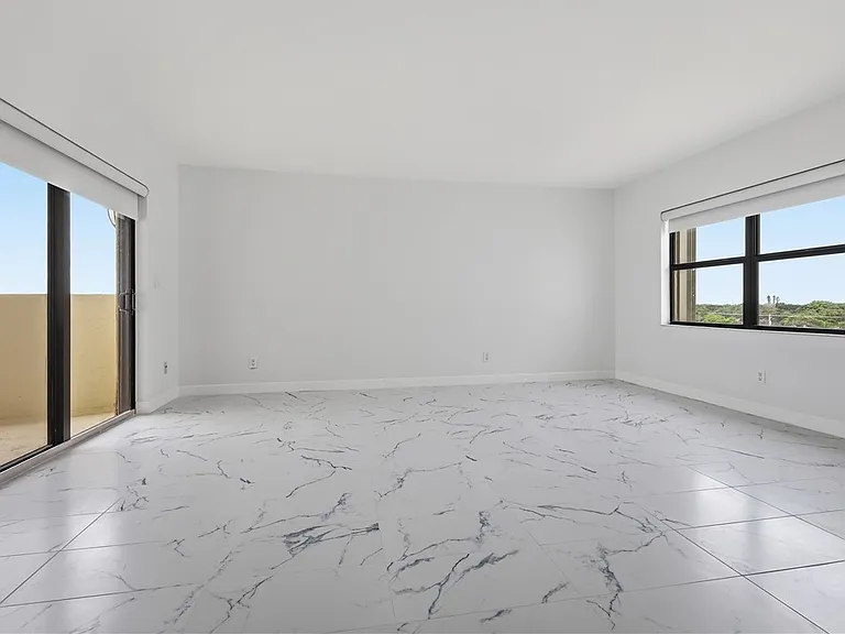 2636 Ocean Dr #506 — Photo 12