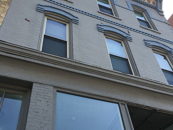 2nd image of 638 Fulton St W Ste 3