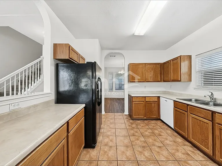 2915 Encino Riv — Photo 3