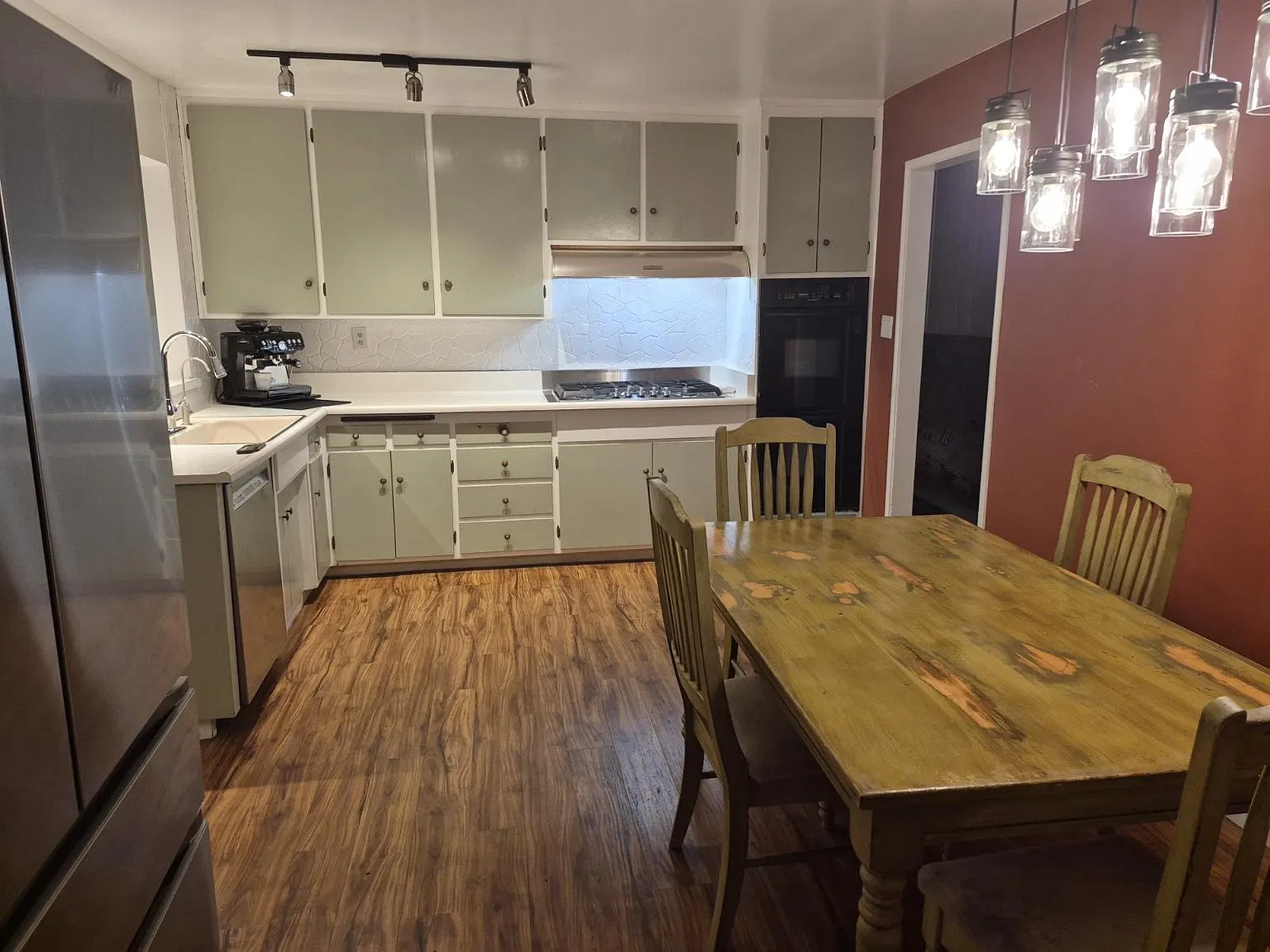 3 bed, 1652 sqft, $3,500 — Photo 4