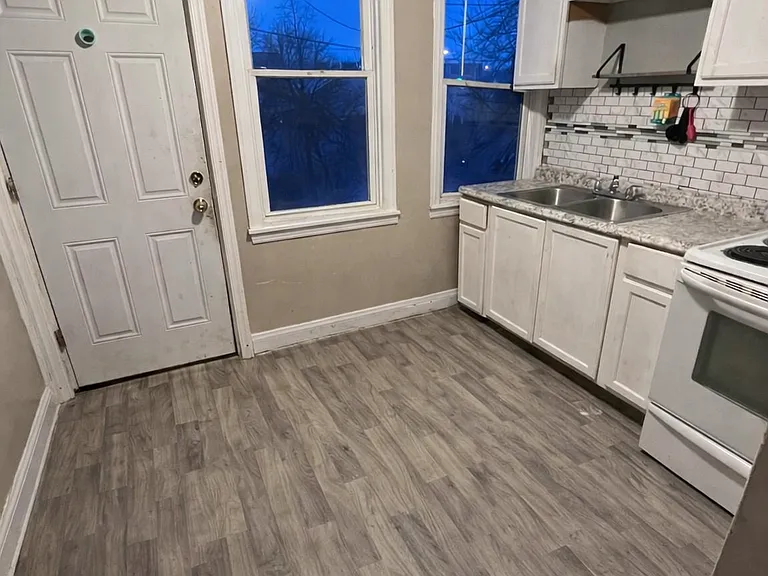 132 Jefferson Ave #2 — Photo 1