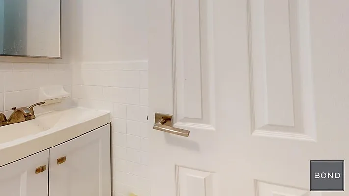 Rented by Bond New York | media 6