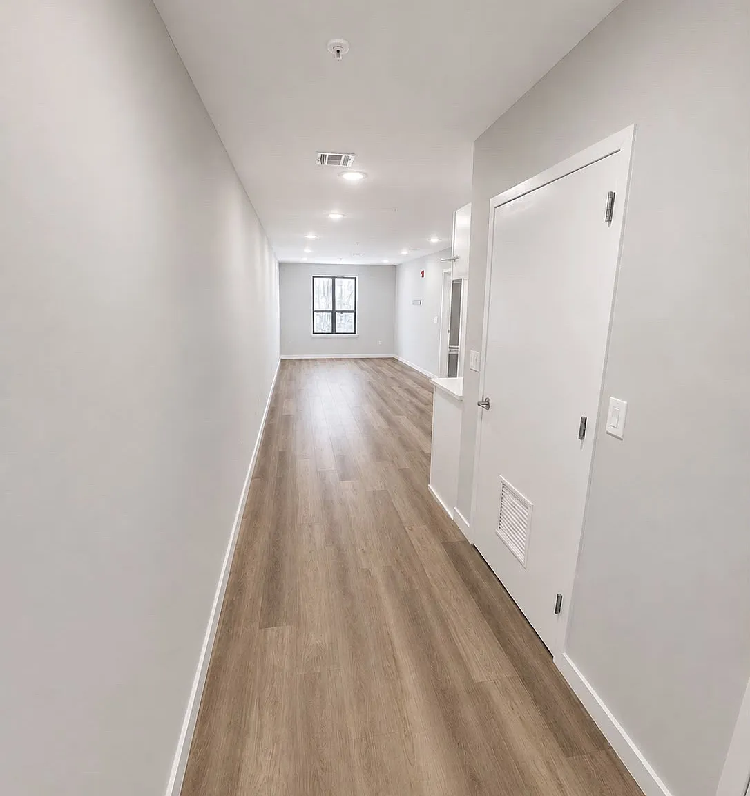 1 bed, $1,718 — Photo 3