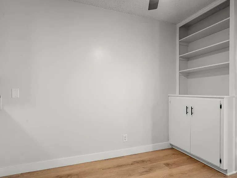 928 4th St #5 — Photo 7