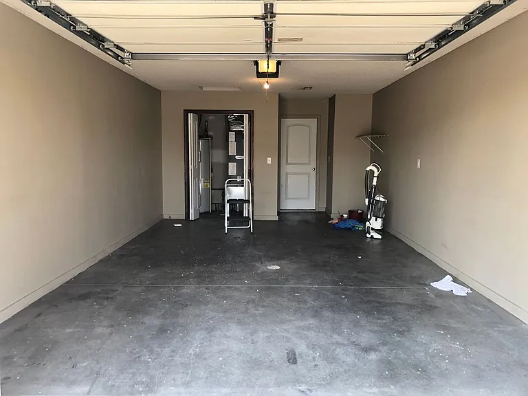 1120 NW Willow Dr — Photo 3