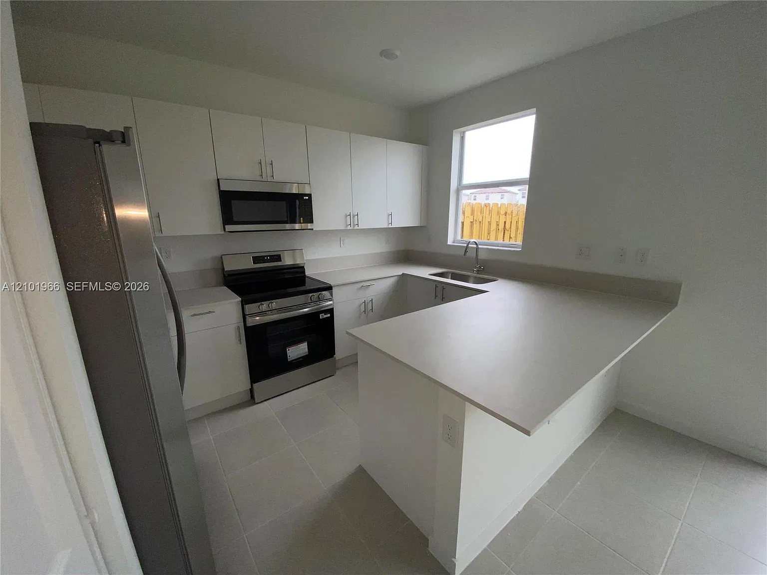 3 bed, 2.5 bath, $2,400 — Photo 3