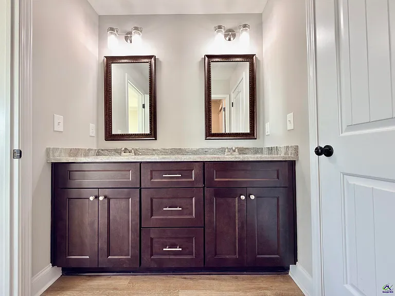 212 Beau Claire Cir — Photo 32