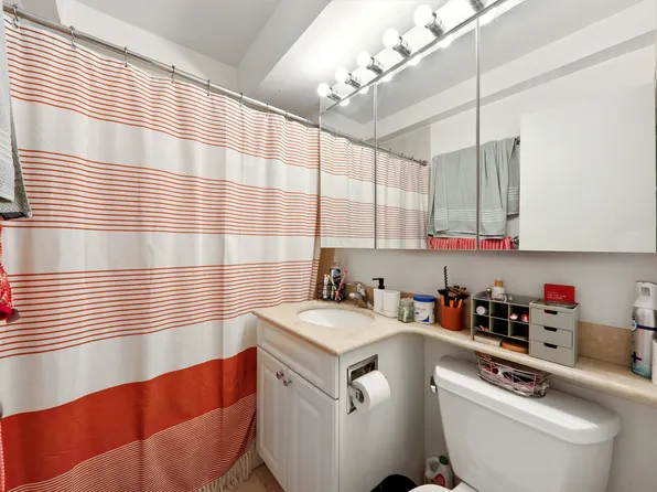 211 East 53rd Street 2L image 11 of 12