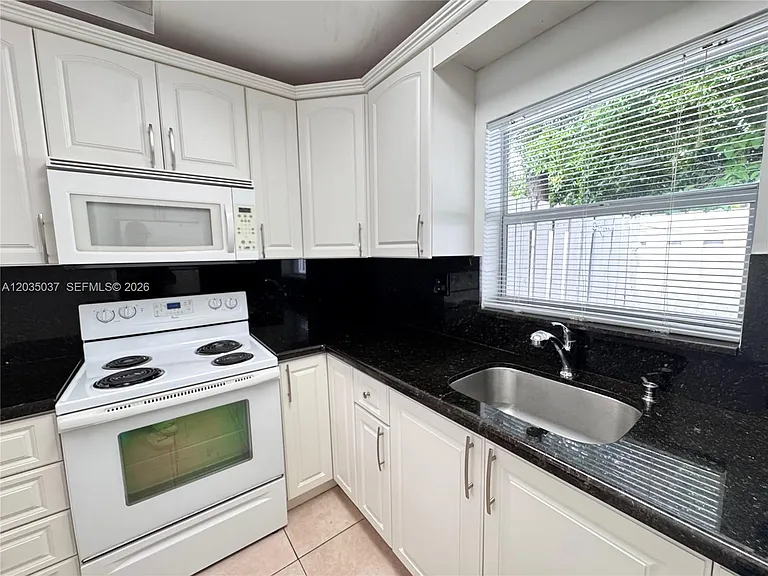 1801 NE 25th Ave #3 — Photo 8