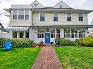 24 Knollwood Ave, Little Neck, NY 11363