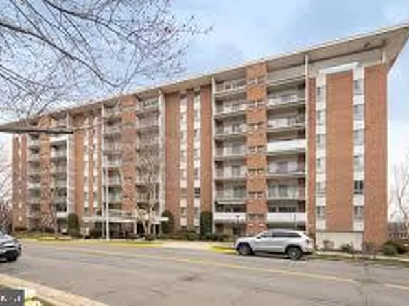 5250 Valley Forge Dr APT 801, Alexandria, VA 22304