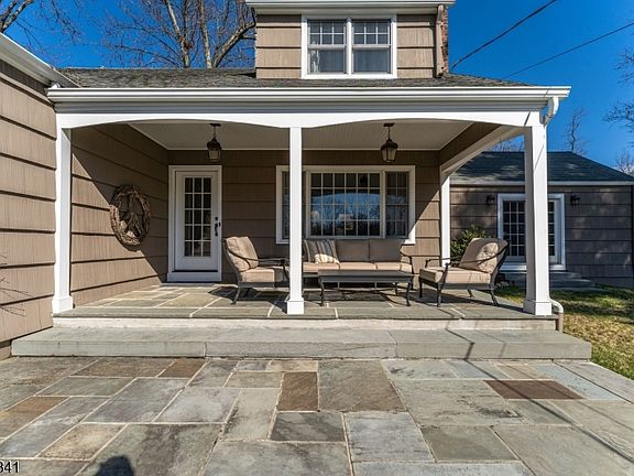 3rd image of 622 River Rd