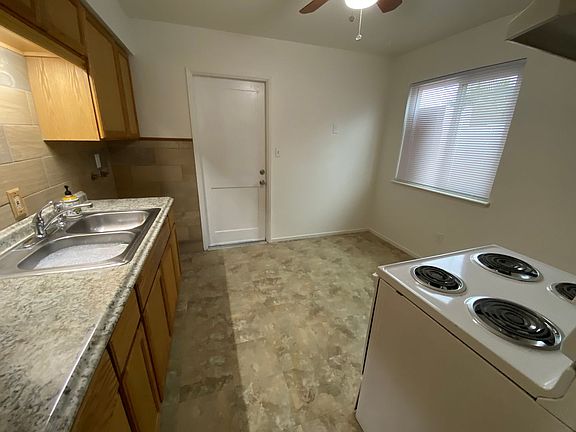 3rd image of 519-525 E Cypress Ave