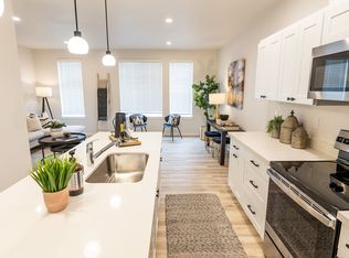 South Warner St Apts, Tacoma, WA 98409