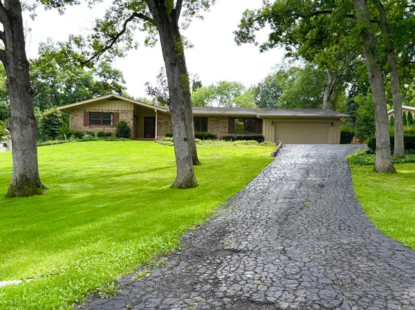 3915 N Tamarack Trl, Crystal Lake, IL 60012