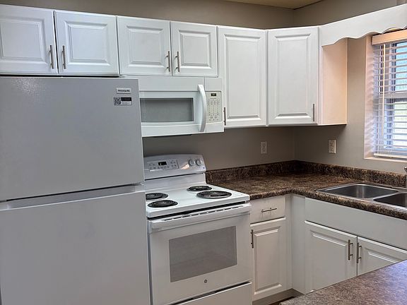 2nd image of 723 W H St APT D