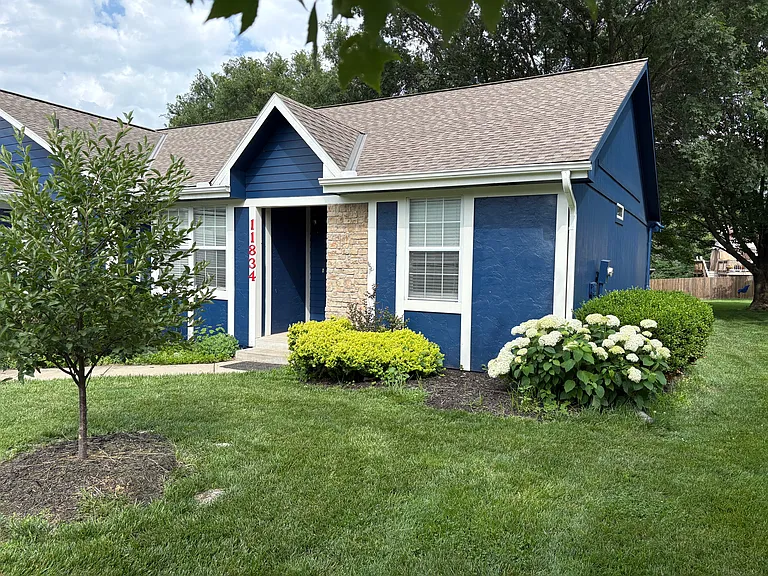 11834 Virginia Ave — Photo 2