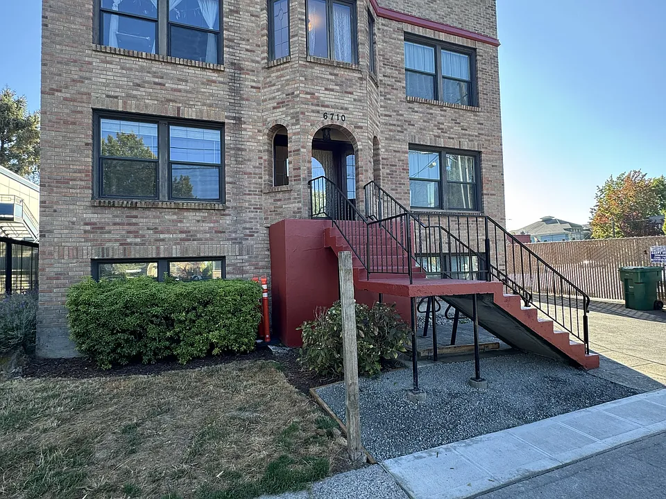 6710 Greenwood Ave N #3