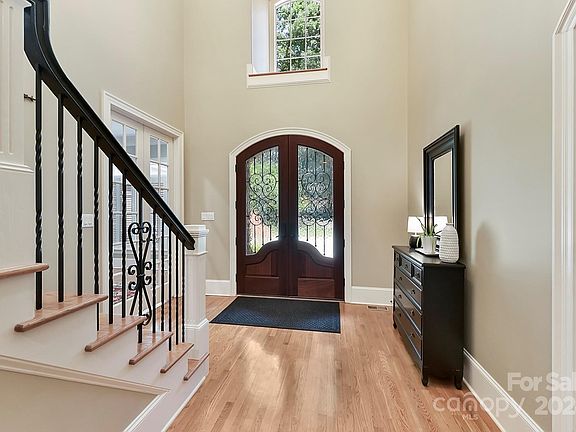 4th image of 717 Beauhaven Ln