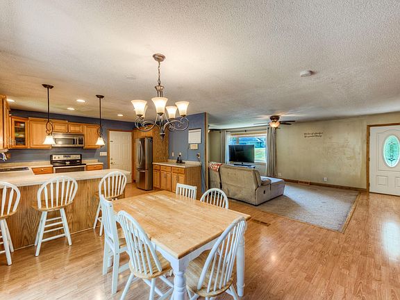 3rd image of 1725 Deerwood Dr