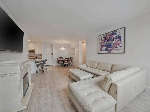 27110 Grand Central Parkway #1P, Floral Park, NY 11005