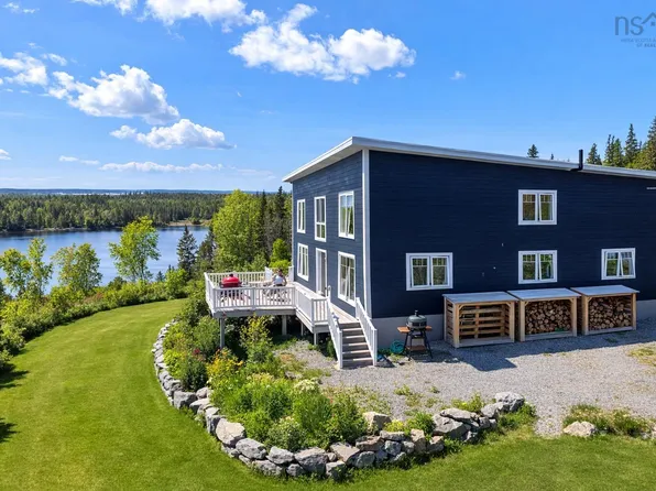 122 Peter Sosna Dr, Richmond, NS B0E 3B0