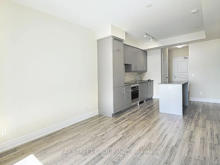 9085 Jane St #1107 — Photo 8