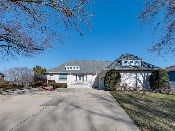 179 Raven Ln, Bloomingdale, IL 60108