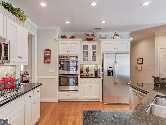 4th image of 8012 Cypress Point