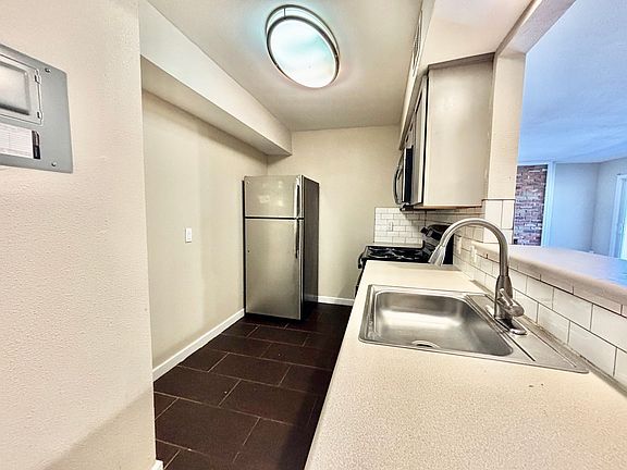 4th image of 3926-3934 Warwick Blvd #3932-6