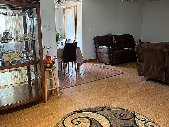 2nd image of 905 N Fran Pl