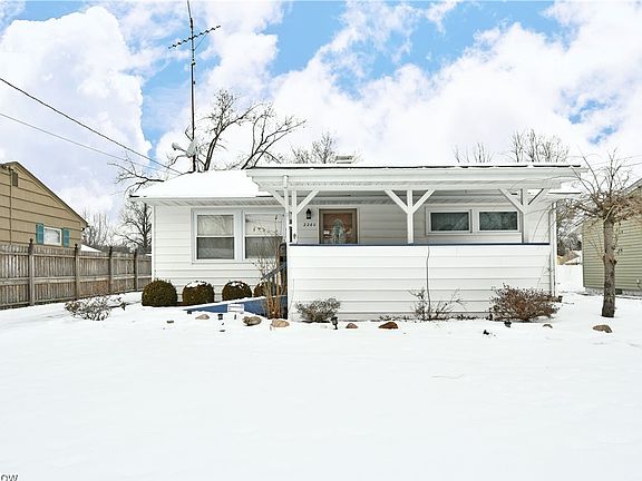 2nd image of 2260 Parkwood Dr NW