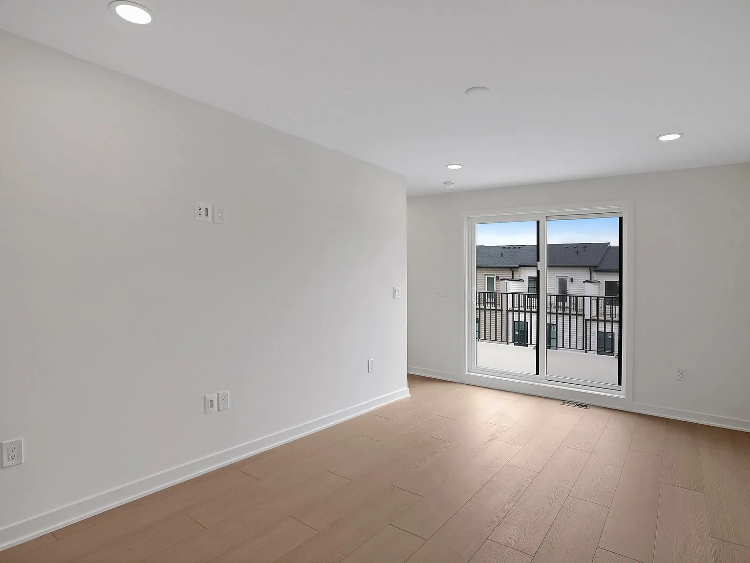 3 bed, 4.5 bath, 2361 sqft, $4,250 — Photo 4