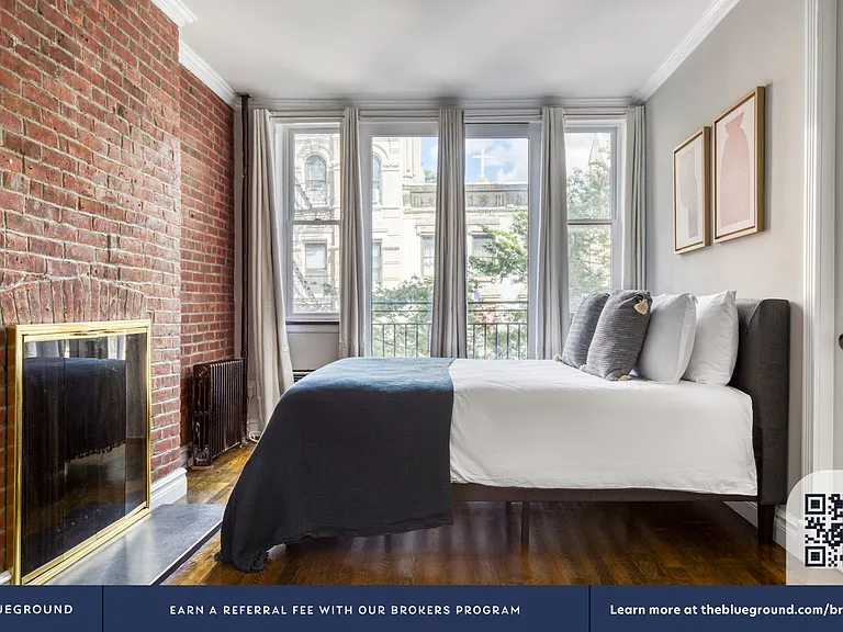 102 E 7th St #3 — Photo 9