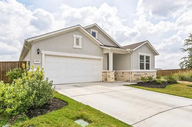 3 bed, 2.0 bath, 1699 sqft, $2,100 — Photo 2