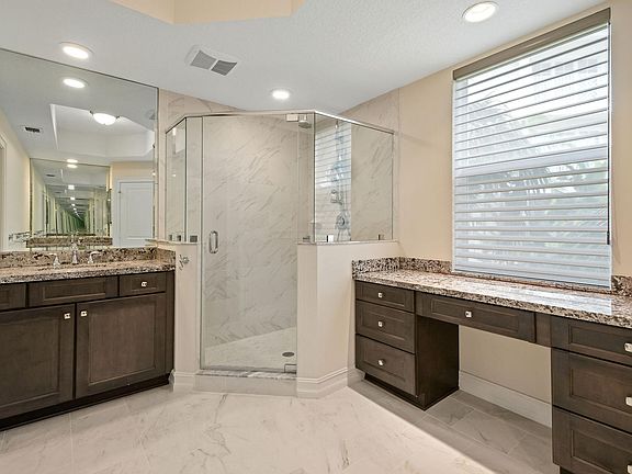 5th image of 324 Bay Colony Dr N